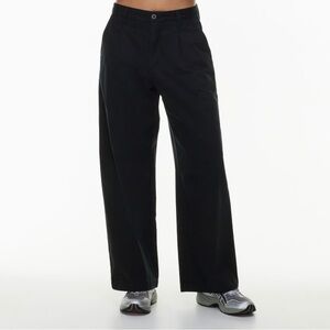 Aritzia 90s Chino Pants TNA Cotton Twill Pleated Trousers Black Size 4 NWT